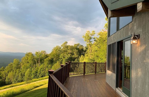 Stratton Mountain House | A PERFECT POST-N-BEAM IN THE CLOUDS OVER STRATTON