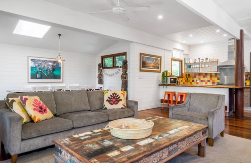 Belongil House | A PERFECT STAY - Longhouse