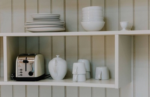 Bude Cabin | A pet friendly Roundhouse cabin with electric hot tub.