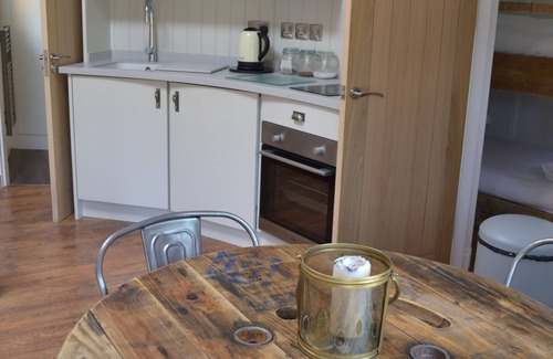 Bude Cabin | A pet friendly Roundhouse cabin with electric hot tub.