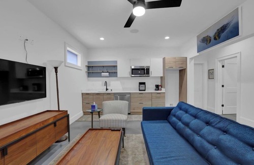 West End Apartment | A Piece of West End (2BR)