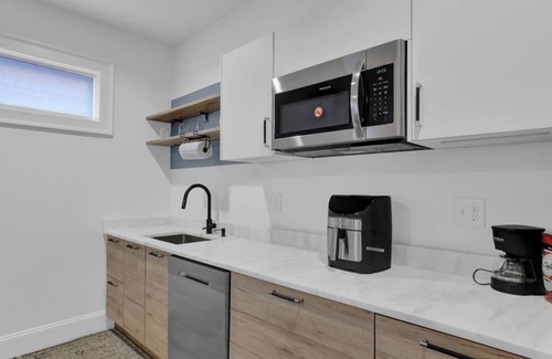 West End Apartment | A Piece of West End (2BR)