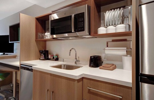 Garden Grove Hotel | A Place To Reconnect! 4 Spacious Units, Parking, Pets Allowed, Free Breakfast!