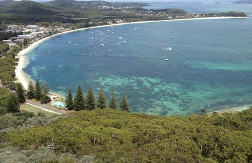 Shoal Bay House | A Place You'll Surely Enjoy! Oceanfront Room with Full Kitchen! Pool, Parking