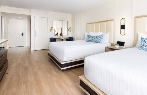 Calabasas Hotel | A Place You'll Surely Enjoy! Outdoor Pool, Minutes to Calabasas Open Space Park