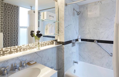 Midtown East Hotel | A Place You'll Surely Enjoy! Minutes from Central Park, 3 Relaxing Units!