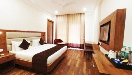 Ayodhya Hotel | A PREMIUM Hotel Nirmala Palace Ayodhya Near Shri Ram Janmabhoomi and Hanuman Garhi - Railway Station - Restaurant & Parking Facilities - Prime Location With Luxury and Spacious Room - Book Now