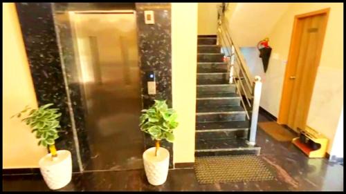 Vrindavan Hotel | A Premium Hotel V N P ! near ISCKON Temple & Prem Mandir - Fully Air Conditioned rooms with all Facilities - Luxury Family Rooms