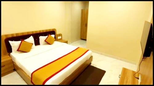 Vrindavan Hotel | A Premium Hotel V N P ! near ISCKON Temple & Prem Mandir - Fully Air Conditioned rooms with all Facilities - Luxury Family Rooms