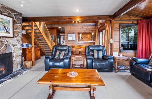 Lake Tarawera House | A PRIMO LAKE TARAWERA WATERFRONT LOCATION