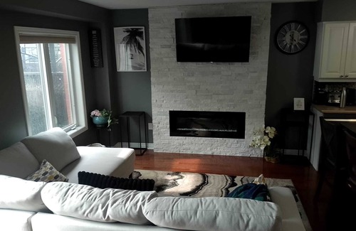 Brantford House | A pristine 3-bedroom townhouse