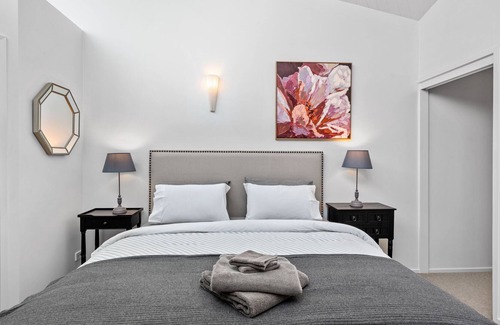 Teneriffe Apartment | A Private Affair ~ 2Bed/2Bath/1Car ~ Teneriffe