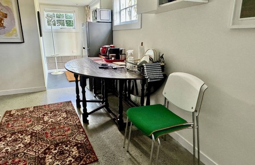 Parnell Apartment | A private studio on Hobson Bay in historic Parnell. Central Auckland.