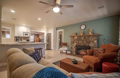 Prescott House | A Quick 5 Minute Drive to the Square!
