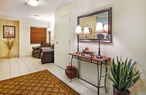 Ashley Oaks House | A quick drive from McGhee Tyson Airport! Private Full Kitchen! Pets Allowed!
