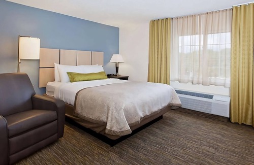 Ashley Oaks Hotel | A quick drive from McGhee Tyson Airport! Private Full Kitchen! Pets Allowed!