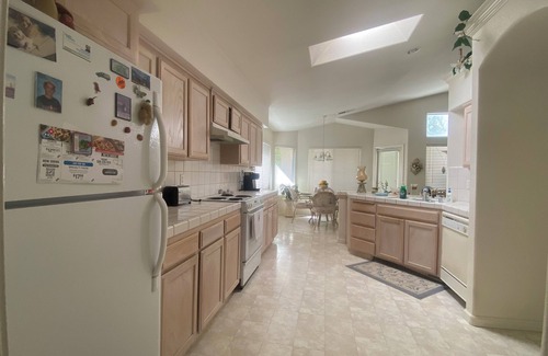 Fresno House | A Quiet, Home Away from Home!