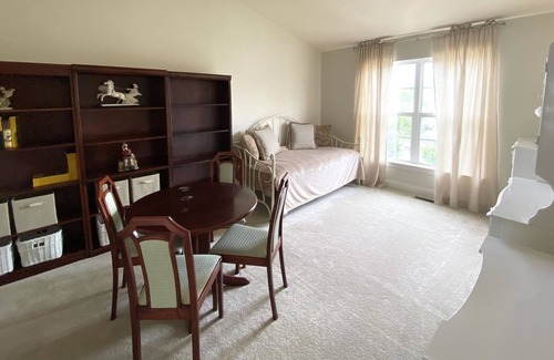 Gaithersburg Condo | A Quiet Luxury Condo in Kentlands - Walk to Restaurants, Movie Theater, Shops
