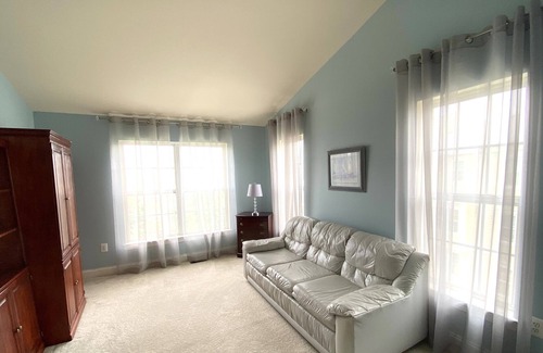 Gaithersburg Condo | A Quiet Luxury Condo in Kentlands - Walk to Restaurants, Movie Theater, Shops