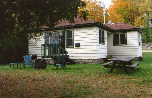 Baileys Harbor Cottage | A Quiet Retreat In Door County Close To The Water, Shops, Eateries And Golf.