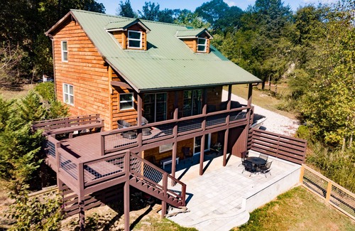 Rockwood Cabin | A Quiet Retreat on the Shore of Watts Bar Lake - Dog Friendly with Lake Access!