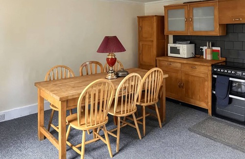 Glenmorangie Apartment | A quirky 2-bedroom town house just out of the centre of Tain.