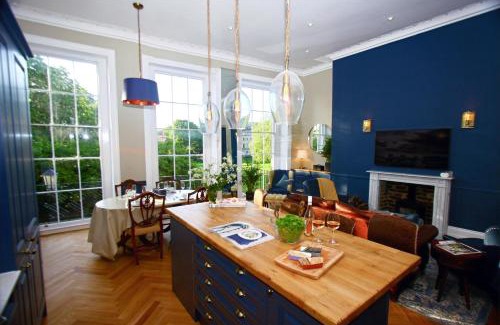Bath Apartment | A Rare Georgian Crescent Residence with parking