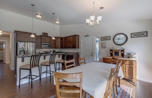 Maple Falls Cabin | A re-styled single story, 3-bedroom, 2-bath ranch style cabin at Silver Lake