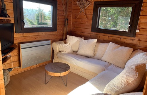 Remoray-Boujeons Ski Chalet | A real wooden chalet; comfort and view, sauna, ski at 10 min., lake at 5 min.