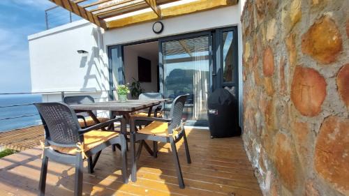 Glencairn Apartment | A Relaxing Getaway with Ocean Views