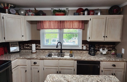 Elizabethton House | A relaxing, peaceful stay awaits you in the mountains of East Tennessee!