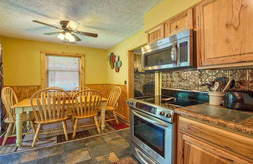 Maggie Valley Cabin | A Relaxing Retreat on Jonathan Creek. A Couples Getaway.