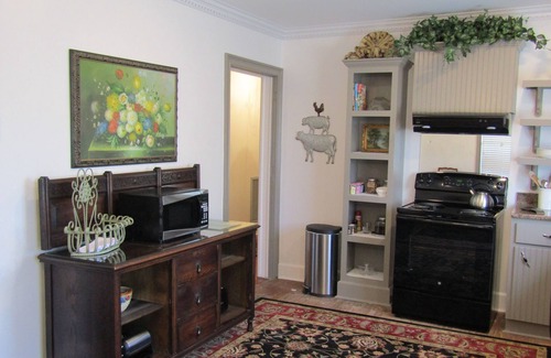 Abbeville Cottage | A Relaxing Romantic Getaway in the Heart of Cajun Country