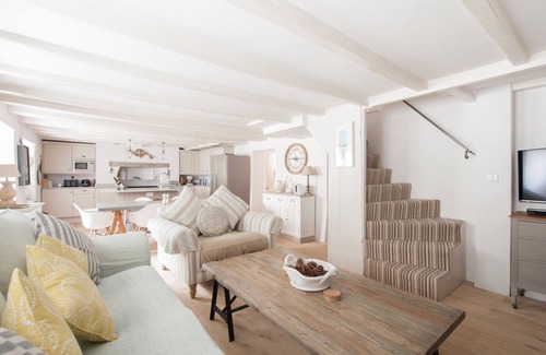 Malborough Cottage | A renovated 300 year old Thatched cottage in the heart of a pretty village.