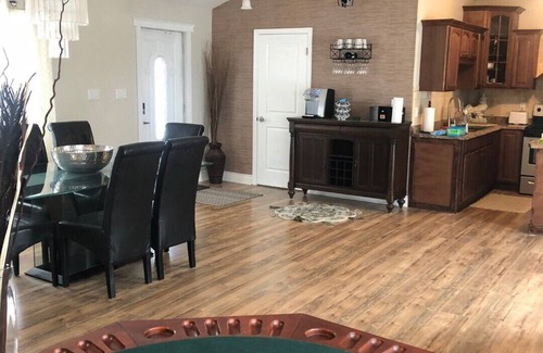 Campbellford Cottage | A Reunion Retreat