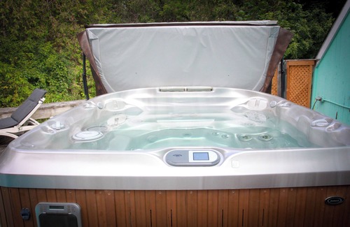 Elora House | A Riverside Gem in Elora | Crystal Retreat