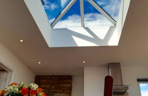 Cresswell Cottage | A romantic retreat with spectacular sea views, right by the beach