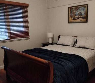 Roselands House | A Rosy house in Roselands