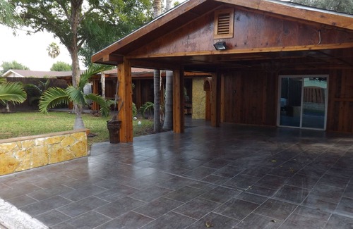 McAllen House | A Rustic Texas Country Theme Very Family Friendly Home With Plenty Of Sleeping A
