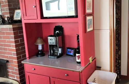 Florence Cottage | A seaside cottage with amazing ocean and beach views to relax and recharge
