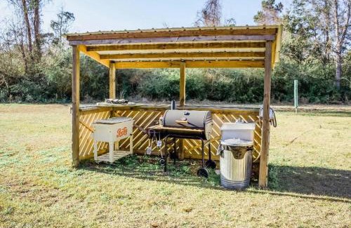 Saint Helena Island House | A Secluded Quiet Oasis with Beach Pass