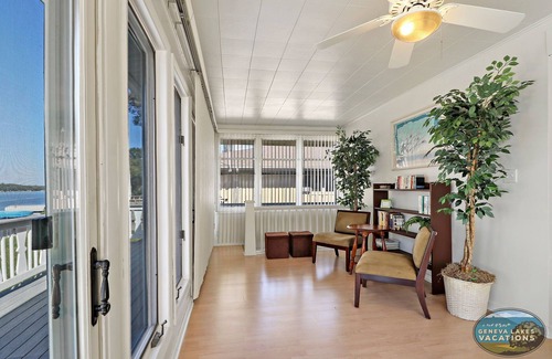 Delavan Lake House | A Shore Thing- Lake Delavan Cottage w/Private dock and boat lift!