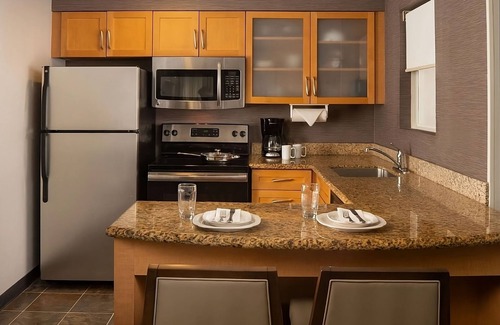 Brentwood Hotel | A Short Drive to Nashville Zoo! 3 Family-Friendly Units, Kitchen, Free Breakfast