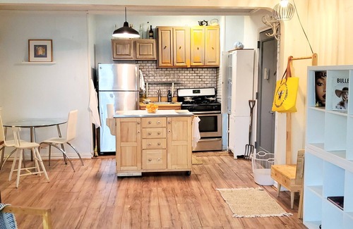 West Bronx Apartment | A Simple Artsy Riverdale Apartment near Manhattan College