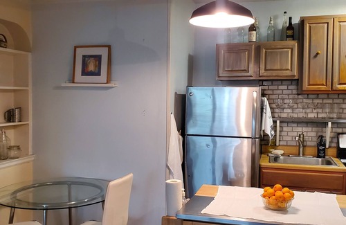 West Bronx Apartment | A Simple Artsy Riverdale Apartment near Manhattan College