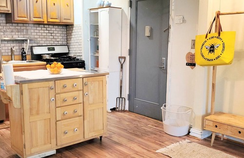 West Bronx Apartment | A Simple Artsy Riverdale Apartment near Manhattan College