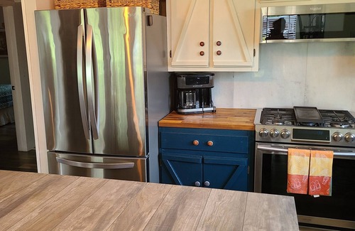 Ten Mile Cottage | A slice of heaven,3 br cottage with boat dock,where you can fish,read,swim,relax