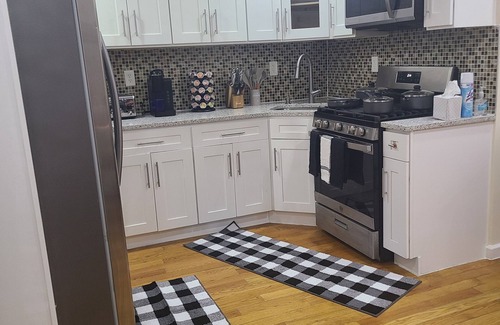 East New York Apartment | A slice of paradise awaits you! cozy 3bedroom rental unit