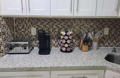 East New York Apartment | A slice of paradise awaits you! cozy 3bedroom rental unit