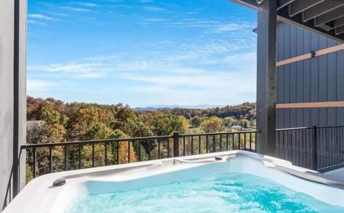Wears Valley House | A Smoky Mountain Splash-Smith Creek Reserve - Indoor Pool, Waterpark, Theater Room, WIFI, Hot Tub